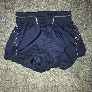lulu dark blue shorts, reflective, NWOT, size 6